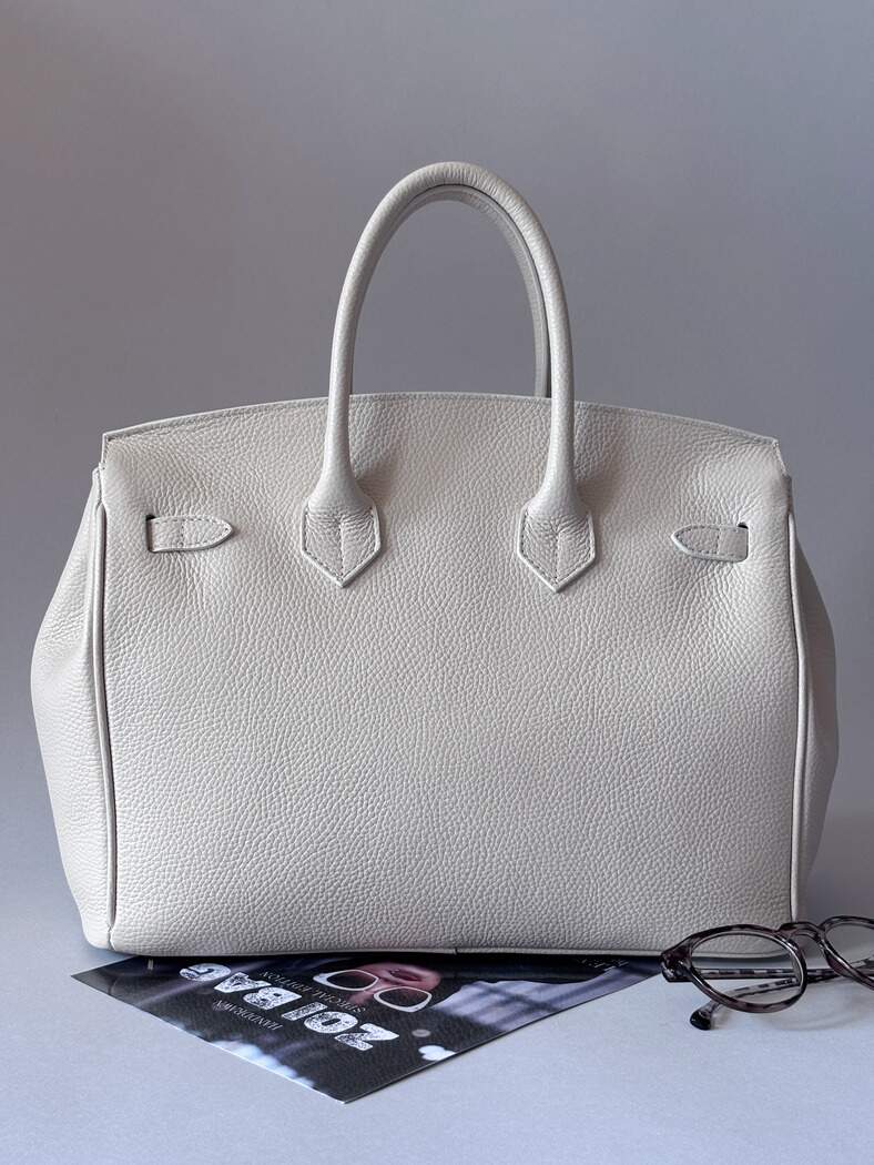 Světle béžová designová kožená kabelka od Zoibag zadní strana.