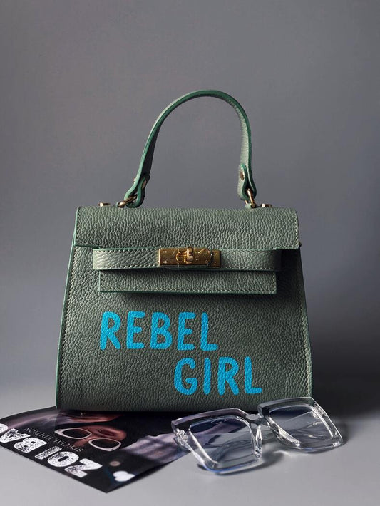 Pistáciová kabelka Zoi Bag z pravé kůže s nápisem "Rebel Girl"