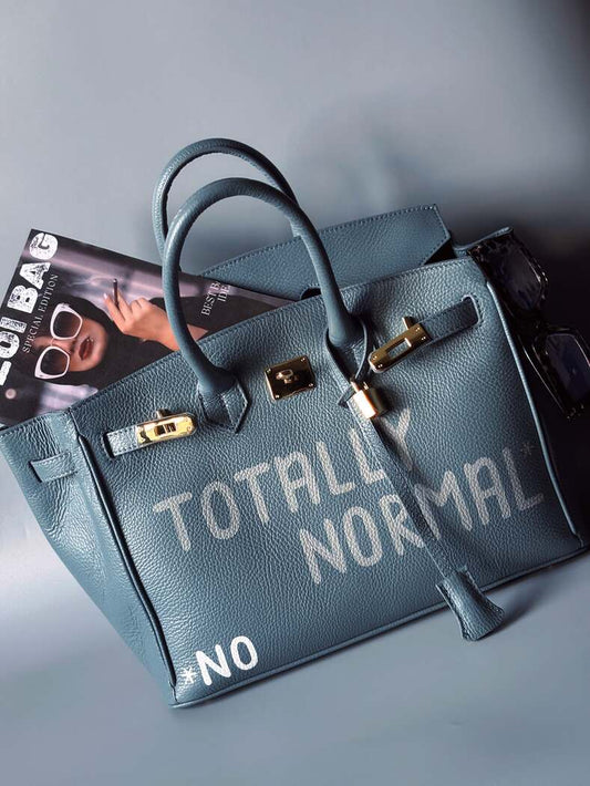 Velká šedomodrá tote kožená kabelka Zoi Bag z italské kůže s ručně psaným nápisem, designová art kabelka.