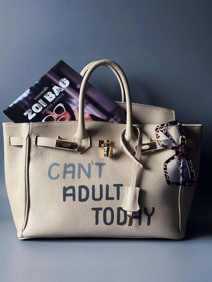 Béžová kožená velká kabelka Zoi Bag s nápisem "Can't adult today"