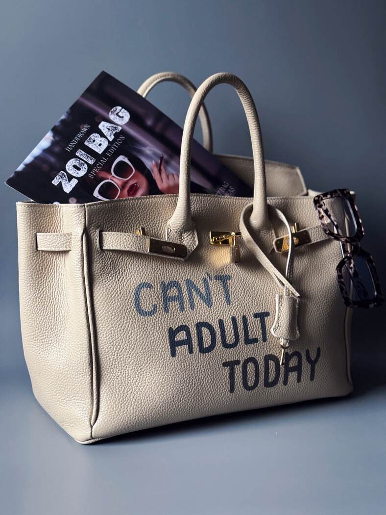 Béžová kožená designová kabelka Zoi Bag s nápisem "Can't adult today"