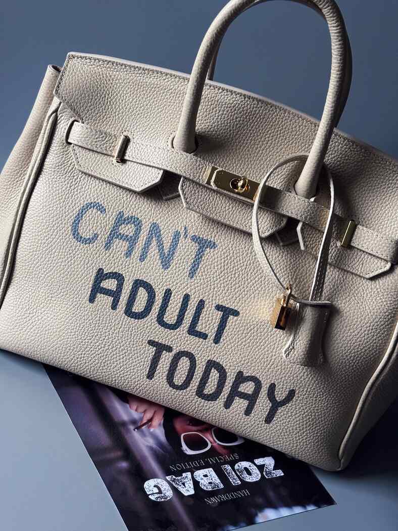 Shopper béžová kabelka Zoi Bag z kůže s nápisem "Can't adult today"