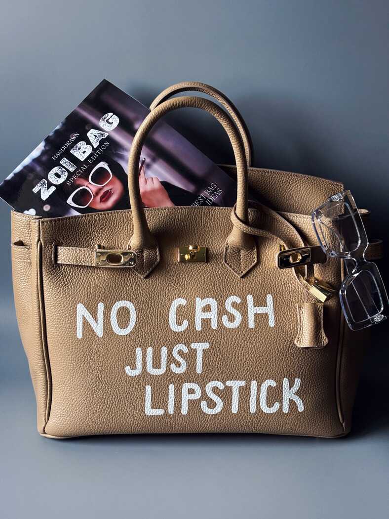 Béžová kožená art kabelka Zoi Bag s nápisem "No cash, just lipstick"