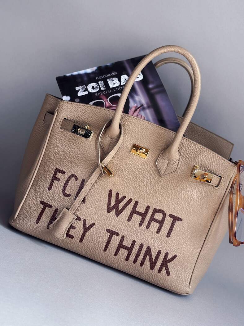Béžová shopper kabelka z pravé italské kůže s ručně malovaným nápisem, velká luxusní kožená tote kabelka od Zoibag.