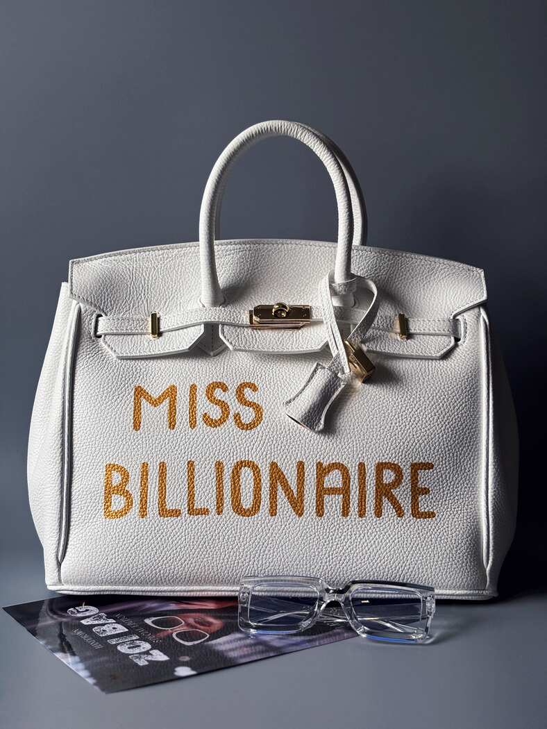 Shopper bílá kožená kabelka Zoi Bag s nápisem "Miss Billionaire"