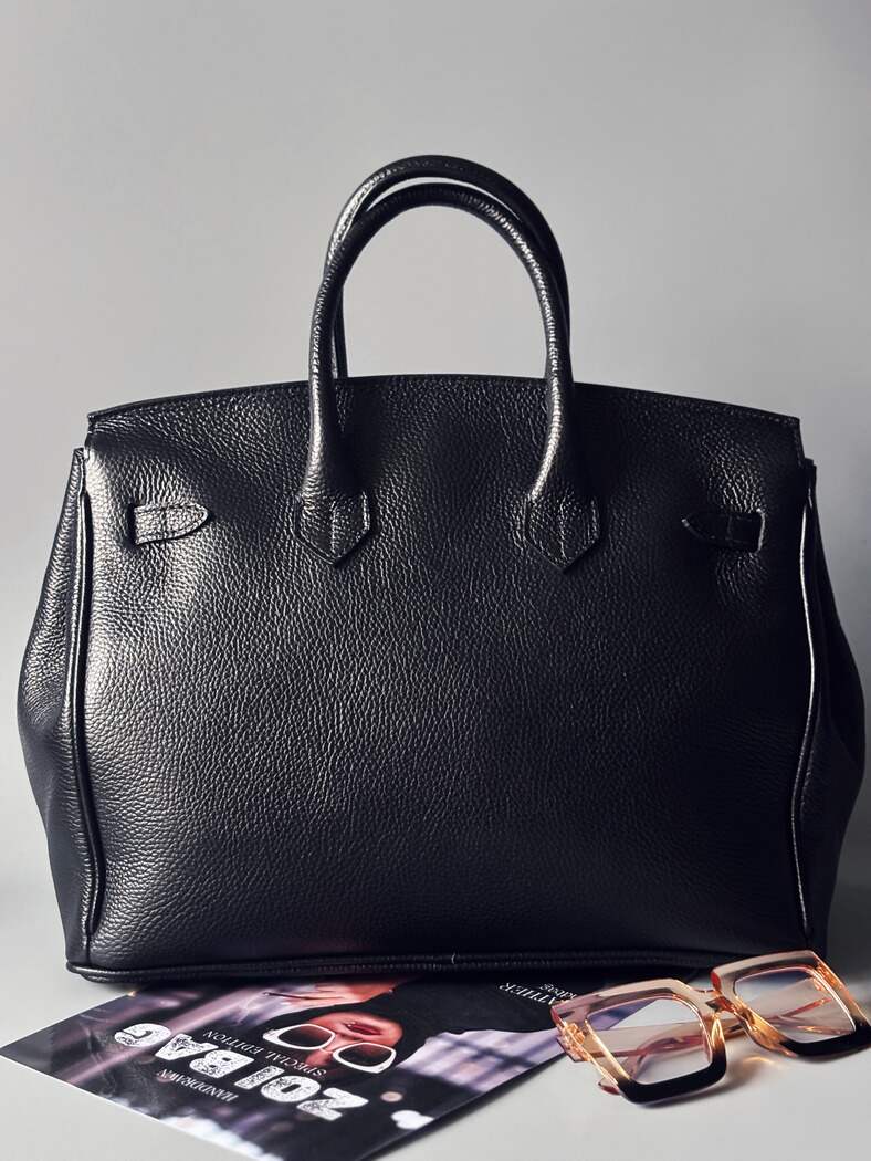 Černá velká kožená kabelka Zoi Bag s ručně psaným nápisem "Nope" zezadu