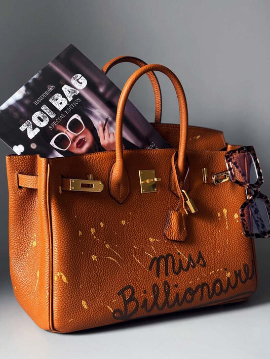 Art originální kožená hnědá kabelka Zoi Bag s nápisem "Miss Billionaire"
