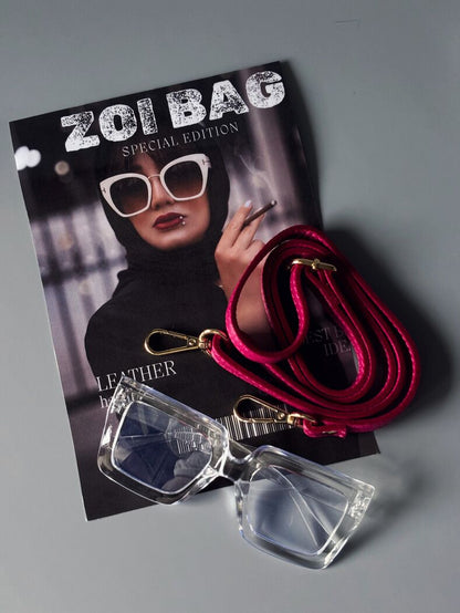 Popruh k růžové kožené kabelce Zoi Bag s nápisem "Rebel Girl"