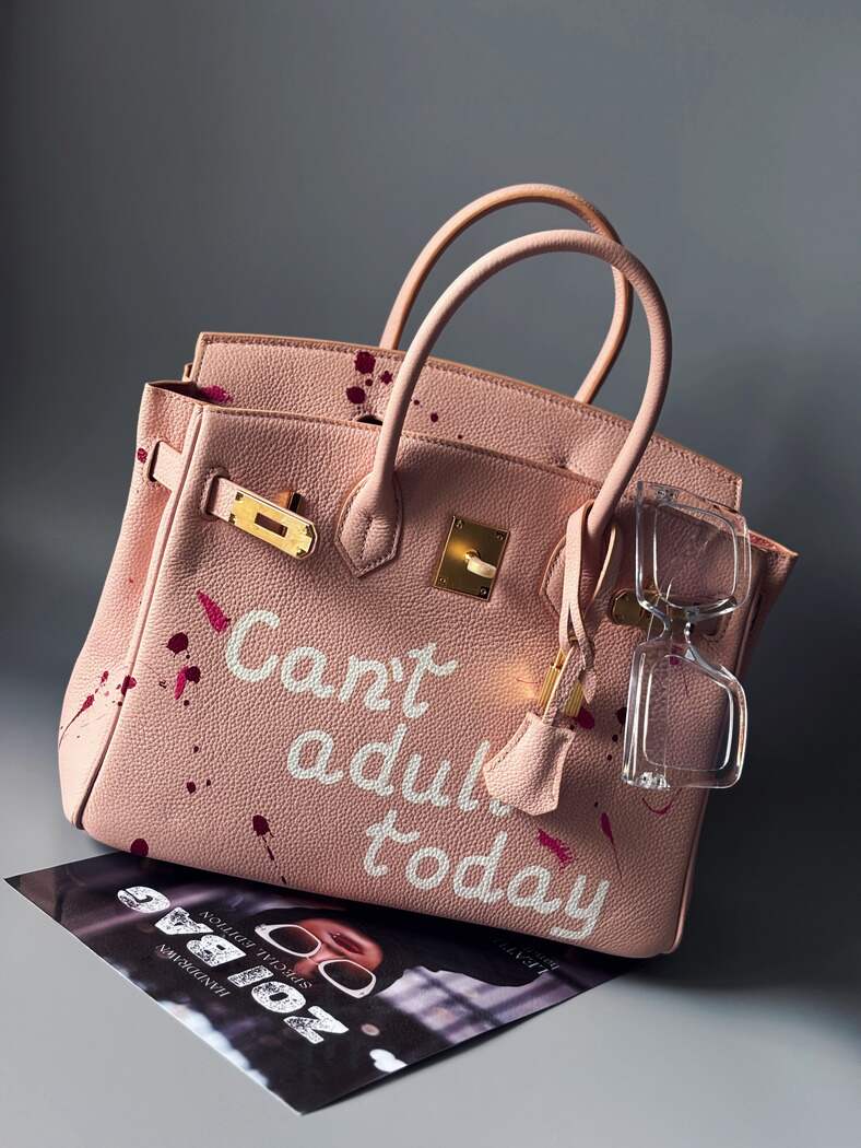 Růžová originální kabelka Zoi Bag z kůže s nápisem "Can't adult today"