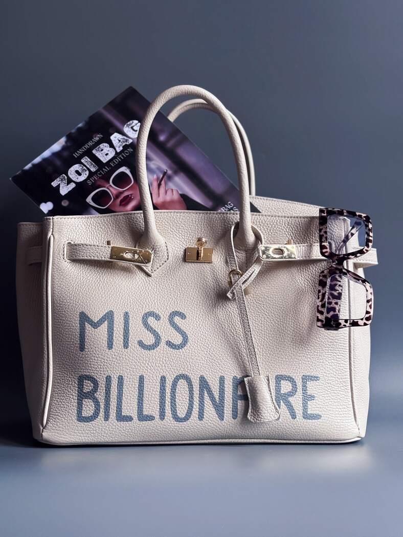 Béžová kožená kabelka Zoi Bag vyrobená z kvalitní italské kůže, se zámkem a klíčkem. Pro personalizaci na zakázku.
