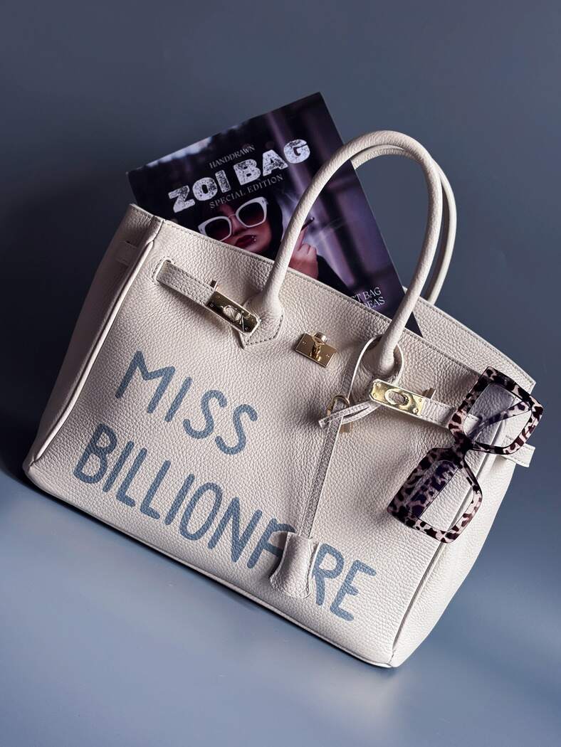 Béžová kožená kabelka Zoi Bag vyrobená z kvalitní italské kůže, se zámkem a klíčkem. Pro personalizaci na zakázku.