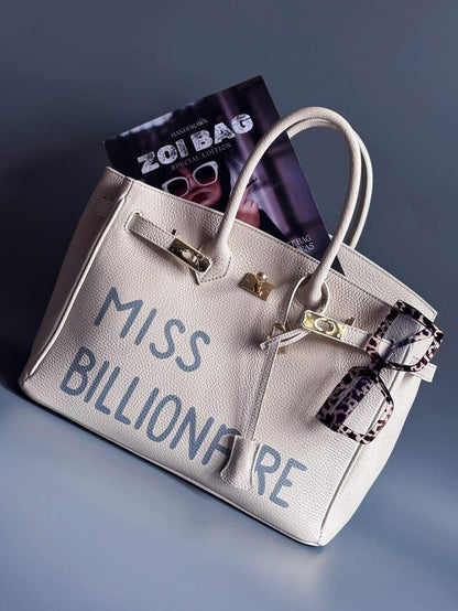 Béžová kožená kabelka Zoi Bag vyrobená z kvalitní italské kůže, se zámkem a klíčkem. Pro personalizaci na zakázku.