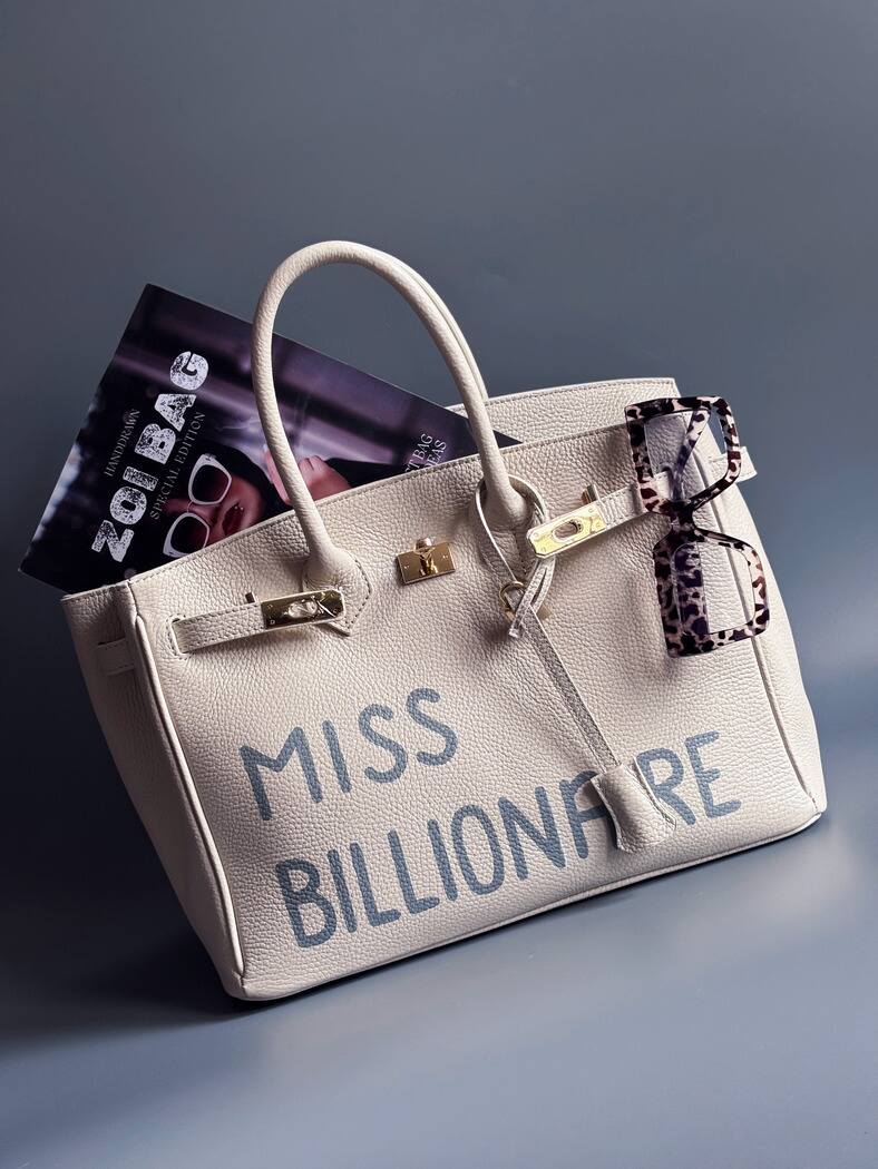 Béžová kožená kabelka Zoi Bag vyrobená z kvalitní italské kůže, se zámkem a klíčkem. Pro personalizaci na zakázku.