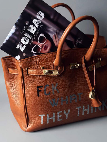 Velká hnědá kožená kabelka Zoi Bag s nápisem "FCK what they think"
