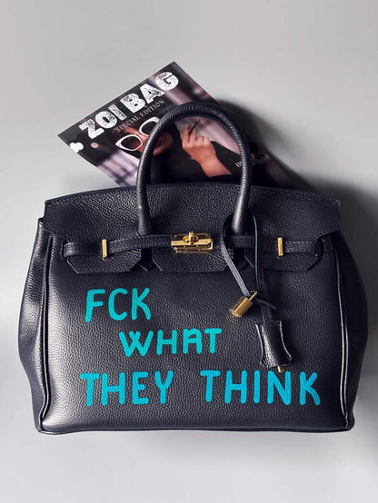Modrá velká kožená kabelka Zoi Bag s  nápisem "FCK what they think"