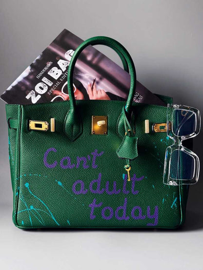 Originální zelená kožená kabelka Zoi Bag s nápisem "Can't adult today"